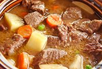 Quick Crockpot Beef Stew – Mom’s Classic Recipe