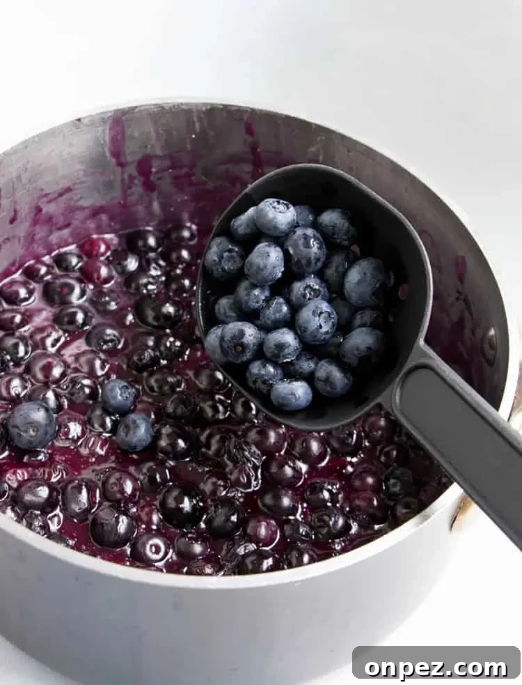 Homemade Blueberry Pie Filling with Fresh Berries 5 Fresh Blueberry Pie Filling. Make the most delicious, fresh tasting pie filling on your stove top! Fill a pre-baked pie crust or top your favorite dessert.
