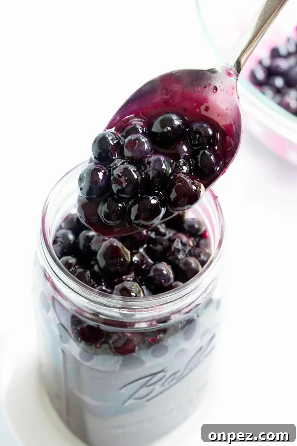 Homemade Blueberry Pie Filling with Fresh Berries 9 Fresh Blueberry Pie Filling. Make the most delicious, fresh tasting pie filling on your stove top! Fill a pre-baked pie crust or top your favorite dessert.