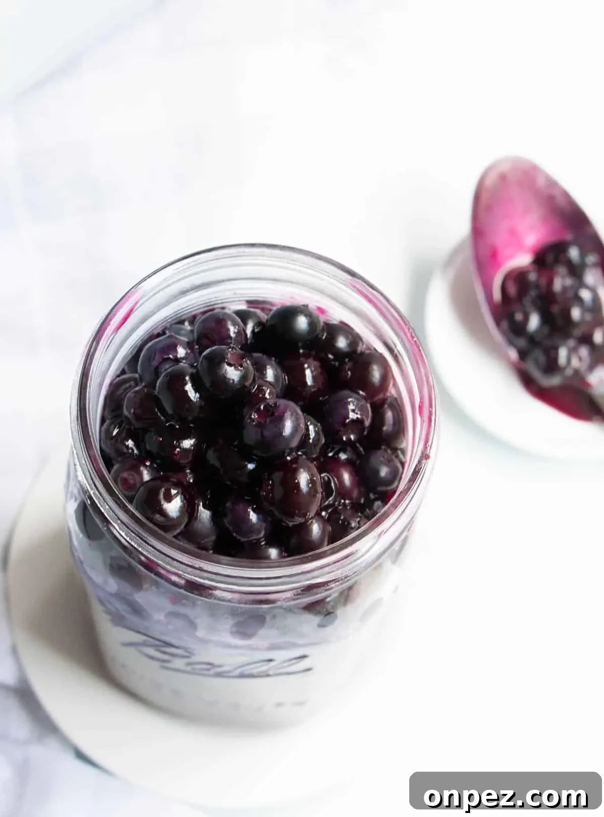 Homemade Blueberry Pie Filling with Fresh Berries 4 Fresh Blueberry Pie Filling. Make the most delicious, fresh tasting pie filling on your stove top! Fill a pre-baked pie crust or top your favorite dessert.