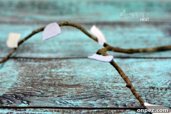 Have fun with Spring and bright colors with this easy DIY Chalk idea: Chalk Paint Dipped Milk Jars Step 