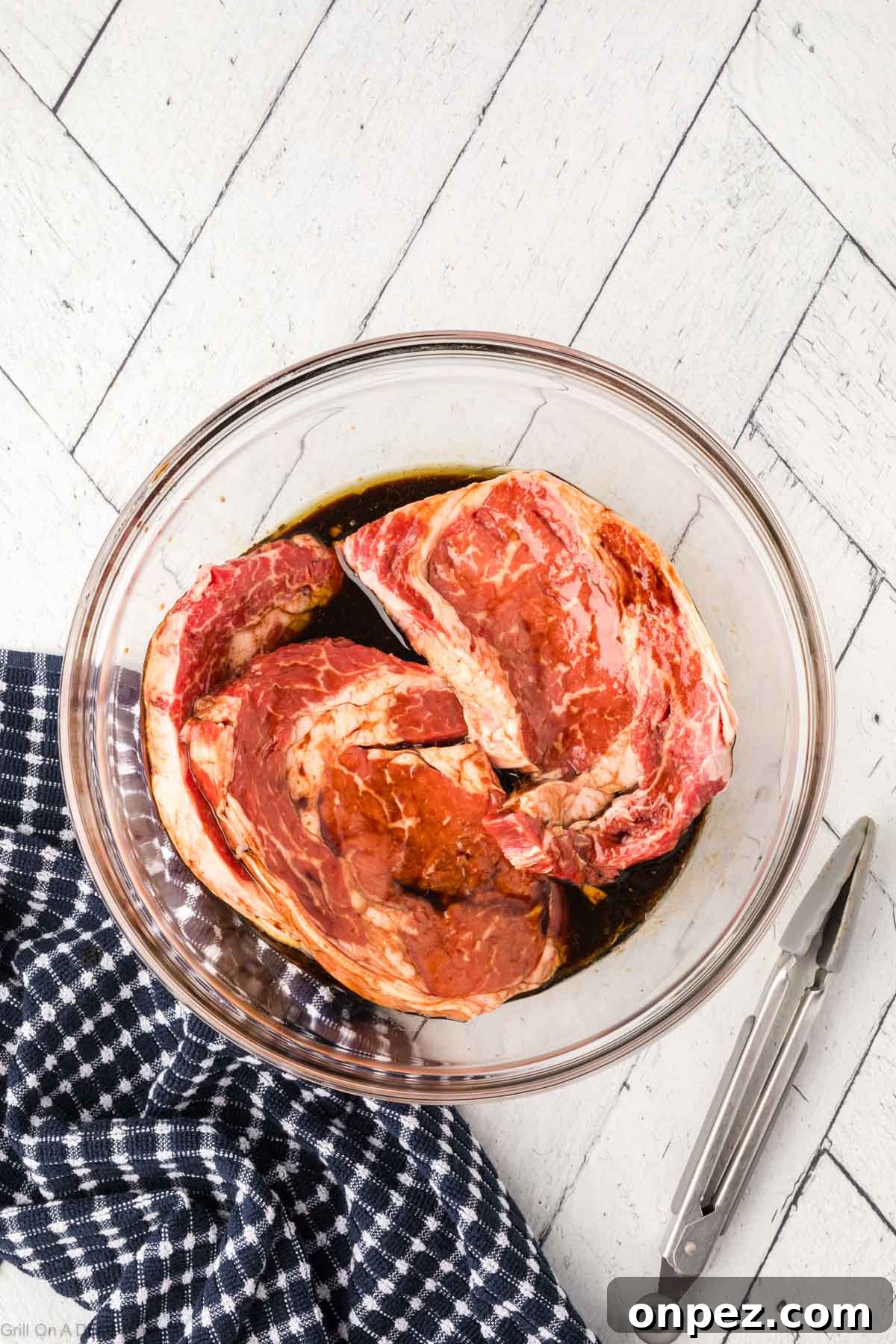 3-Ingredient Steak Marinade for Juicy, Tender Steaks 5 Steak placed in the bowl with the marinade.