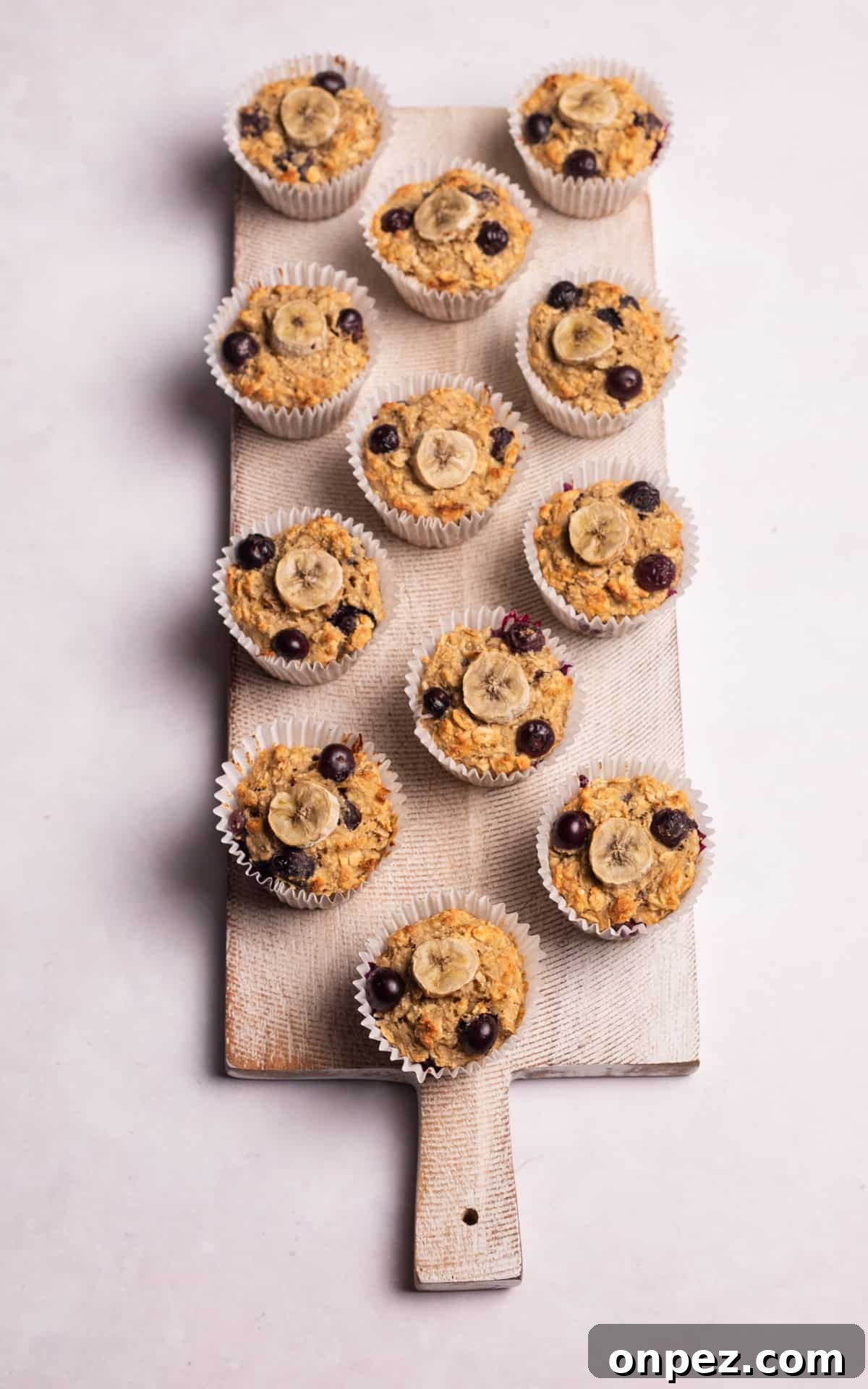 Muffins with oatmeal, banana and blueberries.