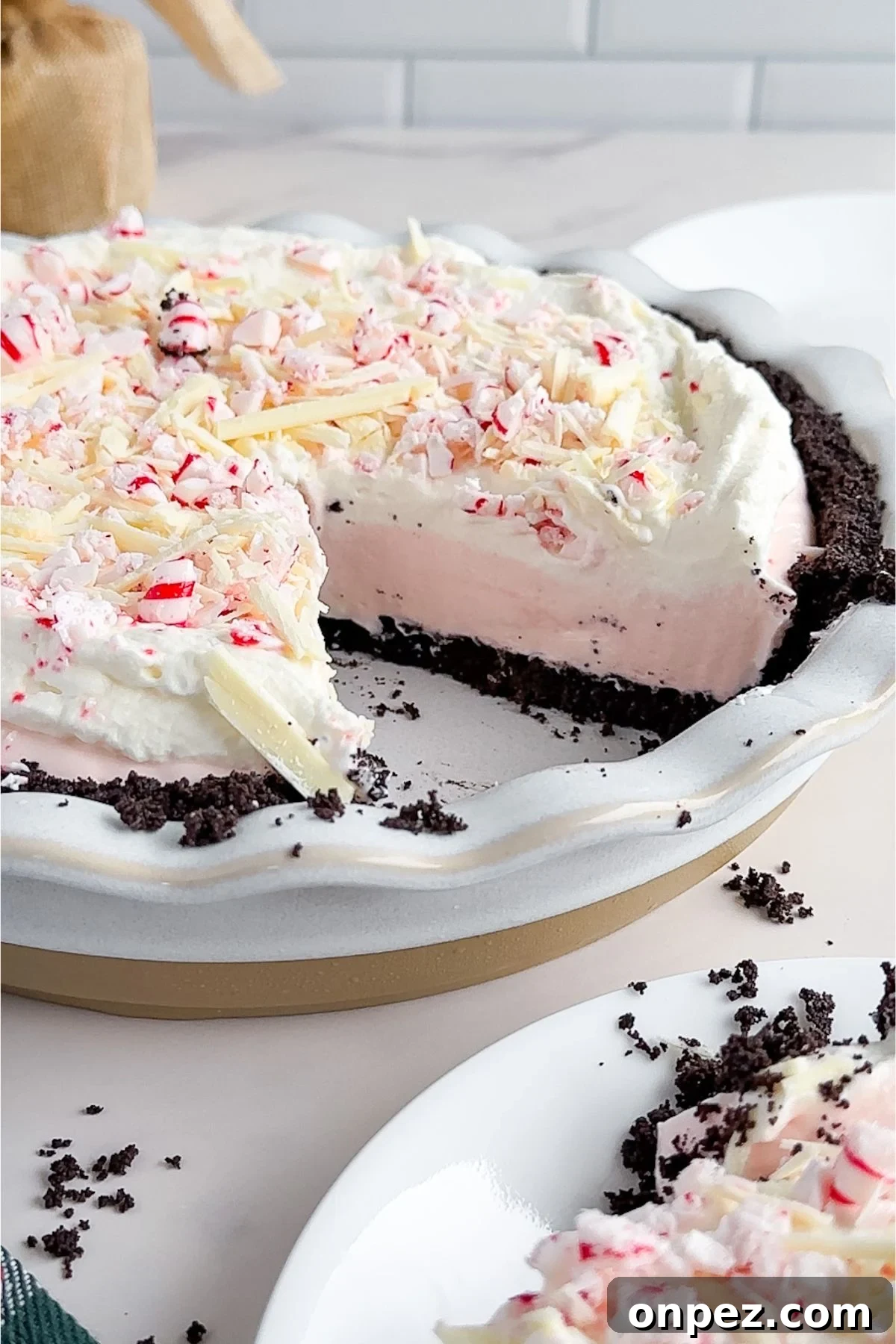 Creamy Peppermint Pie with Chocolate Crust 2 Peppermint pie, sliced.