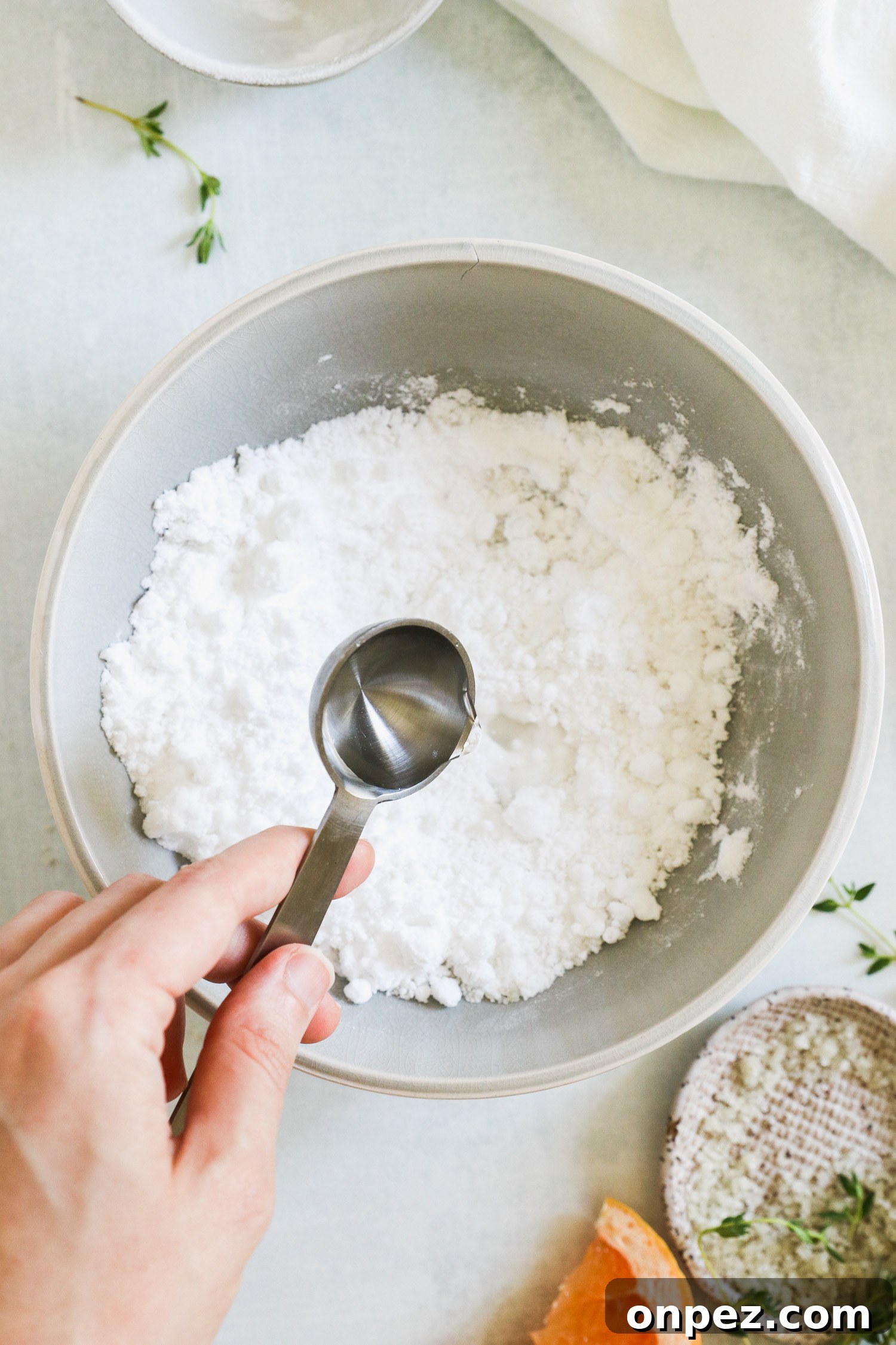 mixing baking soda and salt for refrigerator deodorizers